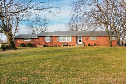 543 E Park Rd, Garnett, KS, 66032-1867 | Card Image