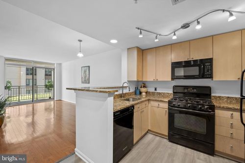 apt-401-930 Wayne Ave, SILVER SPRING, MD, 20910-4448 | Card Image