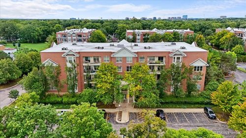 101-3100 Town Square Dr, Rolling Meadows, IL, 60008-2666 | Card Image