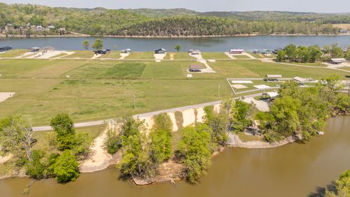 328 Duck Blind Rd, Clifton, TN, 38425-3026 | Card Image