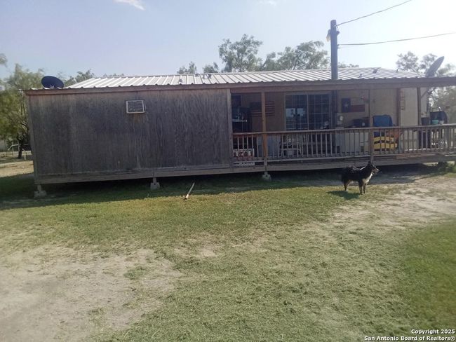 715 Ranch Road 1572, House other with 3 bedrooms, 2 bathrooms and null parking in Spofford TX | Image 6