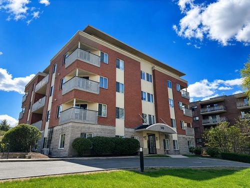 401-310 Hammond Pond Pkwy, Chestnut Hill, MA, 02467-2662 | Card Image