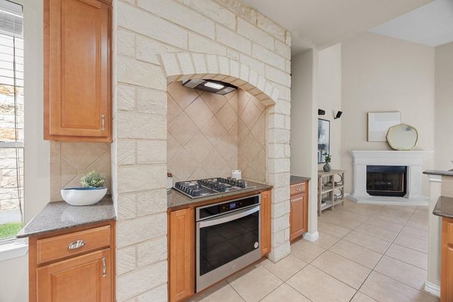 Decorative stone around oven and range | Image 12