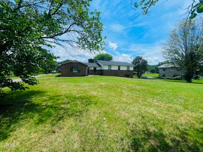 5429 Lakeshore Drive, House other with 4 bedrooms, 3 bathrooms and null parking in Bean Station TN | Image 3