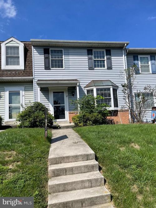 27 Partridge Cir, Carlisle, PA, 17013-8711 | Card Image