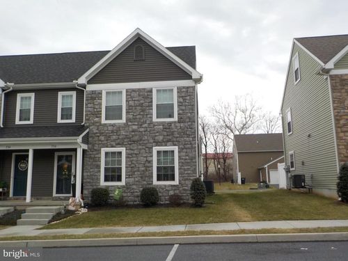 736 Farmwood Ln, LEBANON, PA, 17042-4886 | Card Image