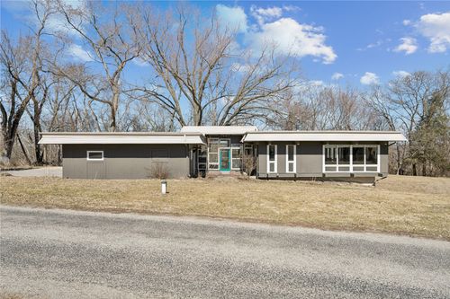 1980 Valley View Dr Ne, North Liberty, IA, 52317-9534 | Card Image