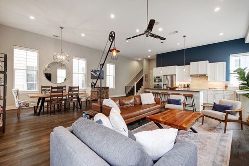 19-4810 Springdale Rd, Austin, TX, 78723-6072 | Card Image
