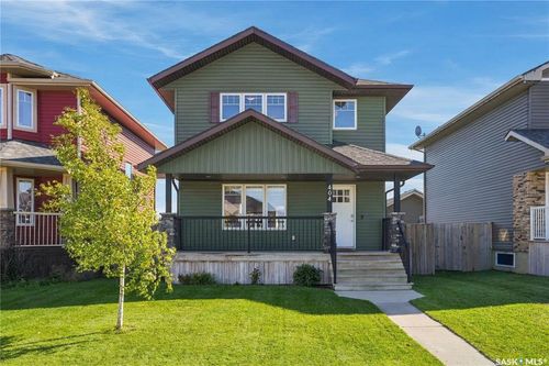 404 Redwood Crescent, House with 3 bedrooms, 3 bathrooms and 2 parking in Warman SK | Card Image