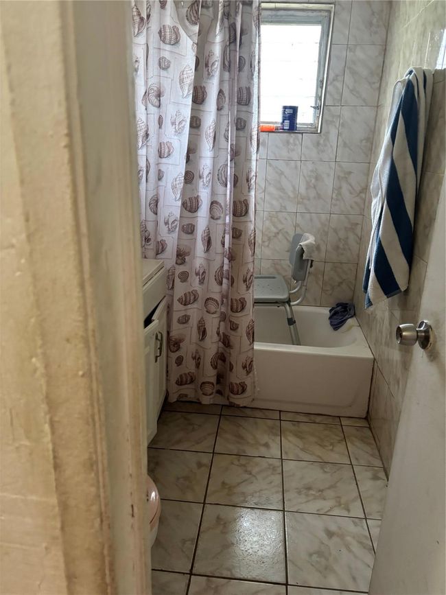 first bathroom | Image 23