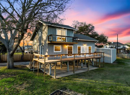 702 E Meyer Rd, Seabrook, TX, 77586-3035 | Card Image