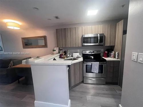 apt-2-821 Sw 2nd St, Miami, FL, 33130-1257 | Card Image