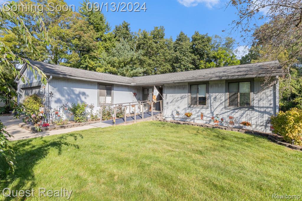 Pine Orchard Cir, Waterford, MI 48329 #1