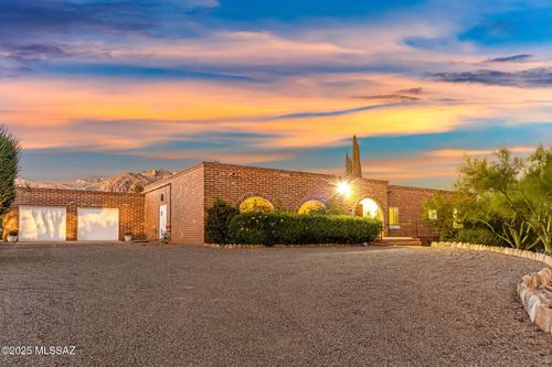 2635 E Camino La Zorrela, Tucson, AZ, 85718-3123 | Card Image