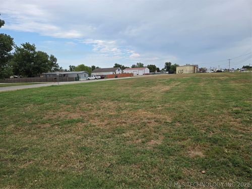 12 W Highway 20, Skiatook, OK, 74070 | Card Image
