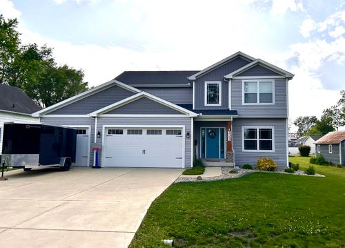323 S Guthrie St, Gibson City, IL, 60936-1665 | Card Image