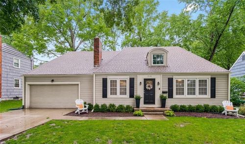 3118 W 79th St, Prairie Village, KS, 66208-3957 | Card Image