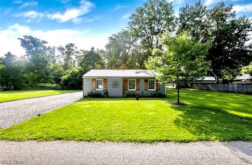 13400 Cedar Rd Ne, Thornville, OH, 43076-9166 | Card Image