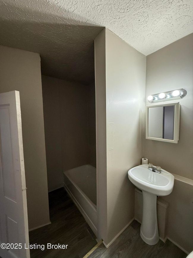 2416 Saint Xavier St, Home with 5 bedrooms, 4 bathrooms and null parking in Louisville KY | Image 18
