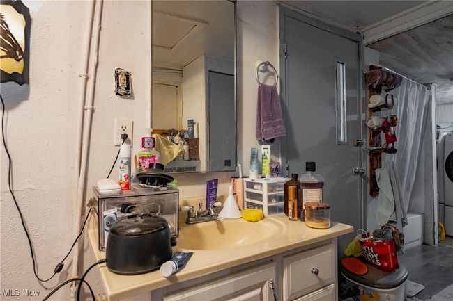 Full bath with vanity | Image 11
