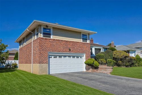 25 Hollywood Dr, Plainview, NY, 11803-3701 | Card Image