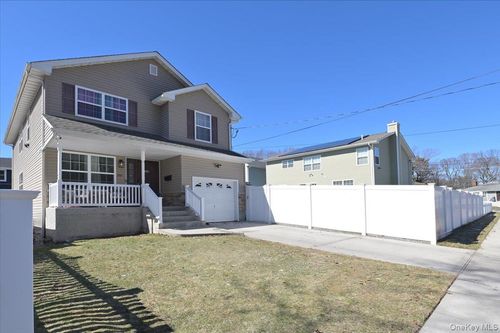 556 Park Ave, West Hempstead, NY, 11552-3311 | Card Image