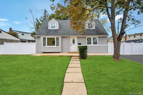 2737 Sheila Ct, East Meadow, NY, 11554-3435 | Card Image