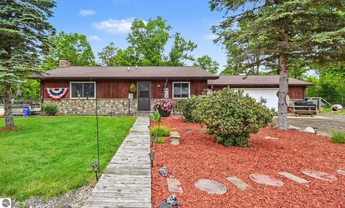3304 Rabbit Track Trl, West Branch, MI, 48661-9451 | Card Image