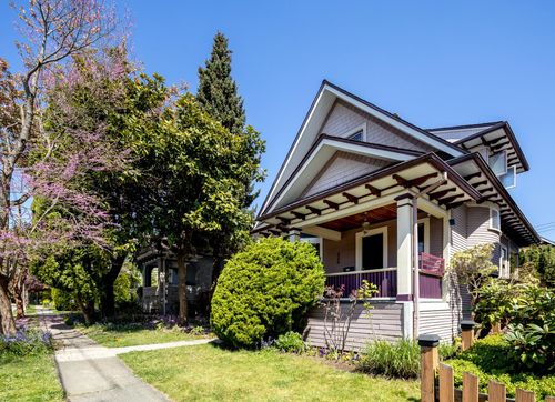329 Pine St, New Westminster, BC, V3L2T1 | Card Image