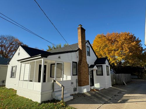 825 Roger St Nw, Walker, MI, 49544-2825 | Card Image