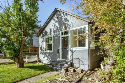 2507 16 St Sw, House detached with 2 bedrooms, 1 bathrooms and 3 parking in Calgary AB | Image 2