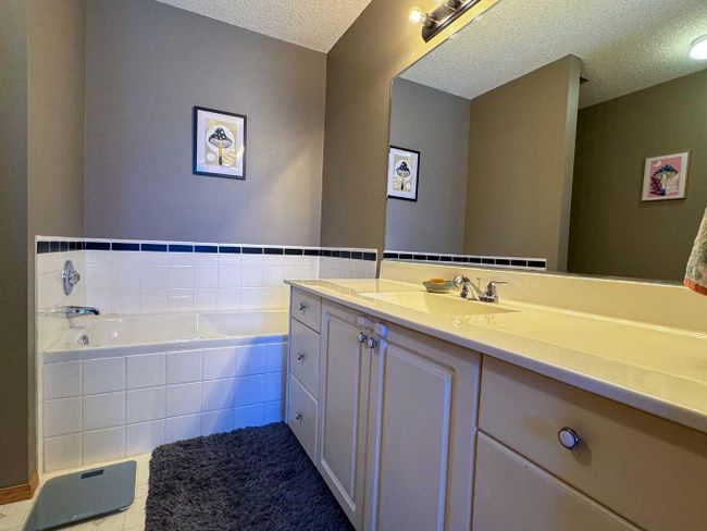 2 - 6408 Bowwood Drive Nw, Home with 2 bedrooms, 1 bathrooms and 1 parking in Calgary AB | Image 19