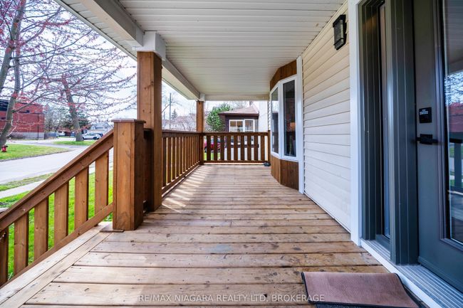 4749 Epworth Cir, House other with 4 bedrooms, 3 bathrooms and 4 parking in Niagara Falls ON | Image 4