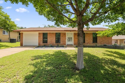 2409 Glen Springs Way, Austin, TX, 78741-5512 | Card Image