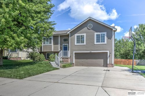 810 Clearwater Drive, Papillion, NE, 68046 | Card Image