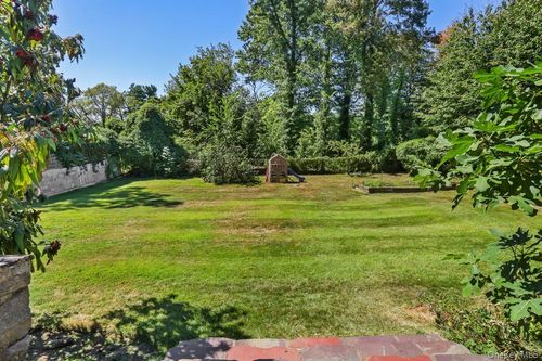 889 James St, Pelham, NY, 10803-2647 | Card Image