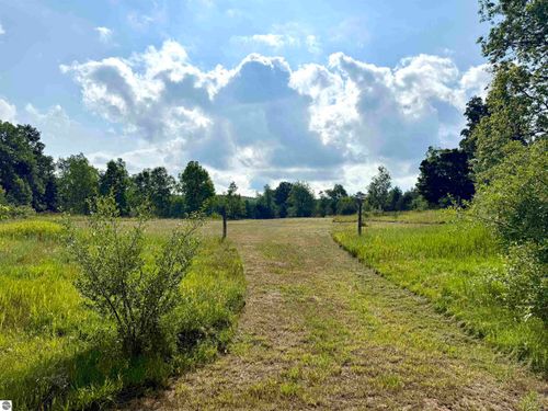 00 N 25 Rd, Mesick, MI, 49668 | Card Image