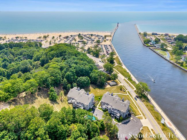 UNIT-21 - 810 S Harbor Dr, Condo with 3 bedrooms, 3 bathrooms and null parking in Grand Haven MI | Image 55