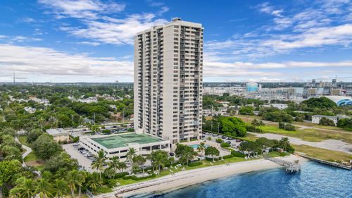 ph-103-5600 N Flagler Dr, West Palm Beach, FL, 33407-2656 | Card Image