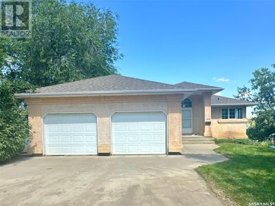 100 Centre St, House other with 3 bedrooms, 2 bathrooms and null parking in Regina Beach SK | Image 1