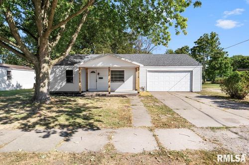 316 W Center St, Girard, IL, 62640-1112 | Card Image