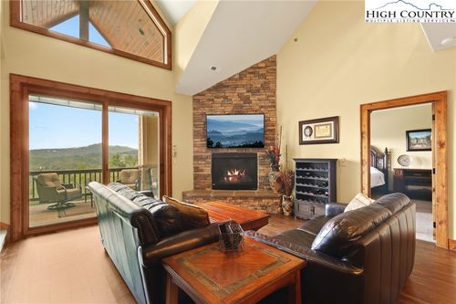 unit-2b-552 Penny Ln, Banner Elk, NC, 28604-5841 | Card Image