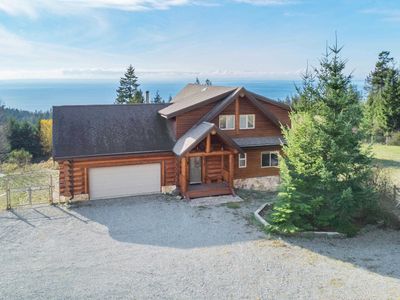 1041 Firburn Rd, House other with 4 bedrooms, 3 bathrooms and 8 parking in Roberts Creek BC | Image 2