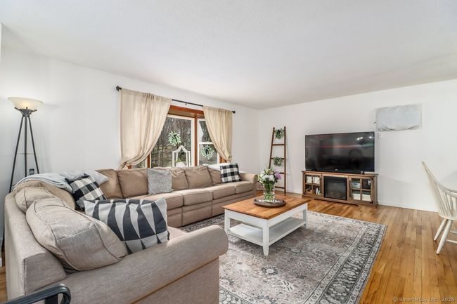 6 Glen Rd, House other with 3 bedrooms, 3 bathrooms and null parking in New Fairfield CT | Image 4