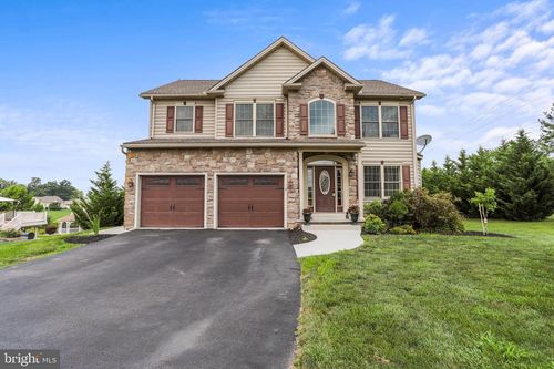 2 Martins Ridge Dr, HANOVER, PA, 17331-7881 | Card Image