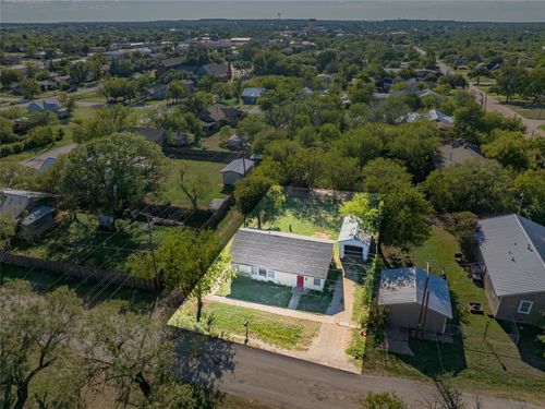 304 N Geneva St, Breckenridge, TX, 76424-3837 | Card Image