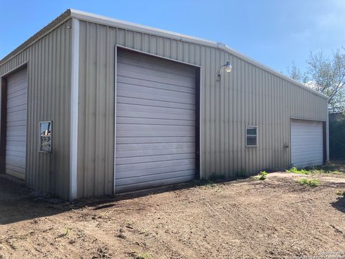 2605 19th St, Hondo, TX, 78861-2103 | Card Image