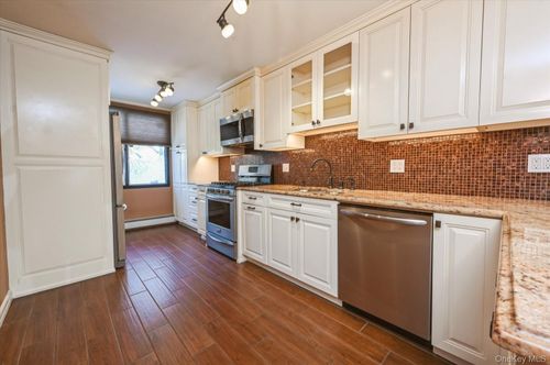 apt-2a-1120 Warburton Ave, Yonkers, NY, 10701-1033 | Card Image