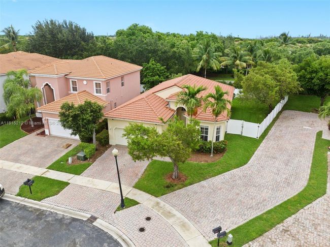 1107 Ne 37th Pl, House other with 5 bedrooms, 3 bathrooms and null parking in Homestead FL | Image 4