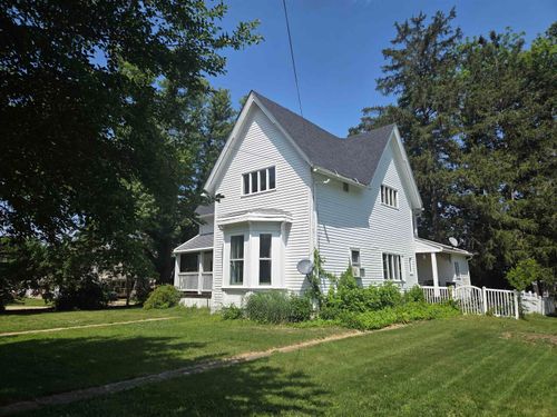 411 6th St, Oregon, IL, 61061-1255 | Card Image